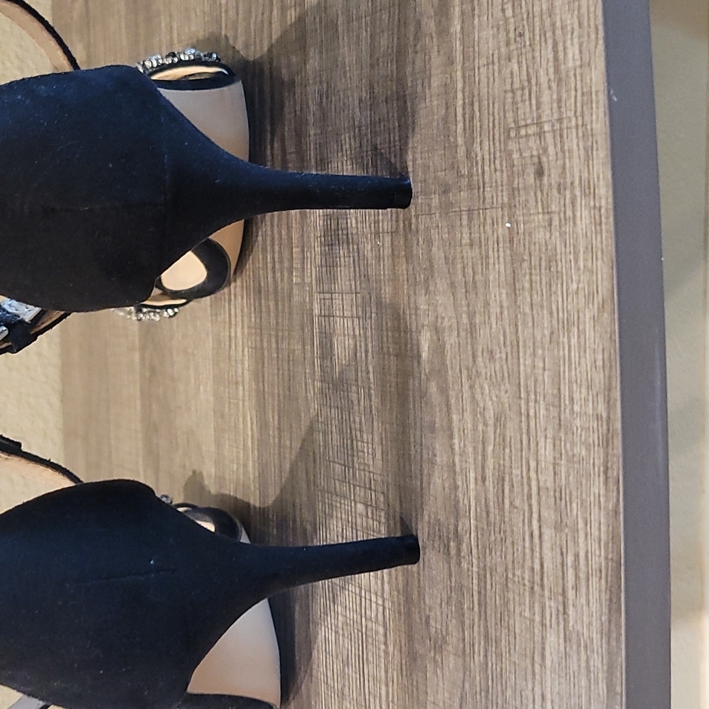 Shoes - Picture 6 of 9
